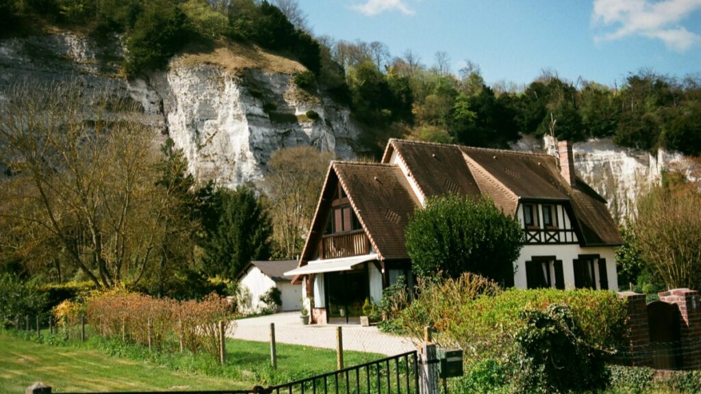 How Turkmenistan LinkedIn bloggers can collaborate with Ukraine advertisers in 2025