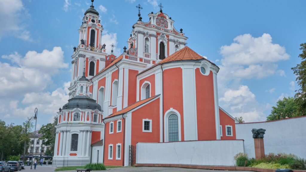 How Turkmenistan WhatsApp bloggers can collaborate with Russia advertisers in 2025