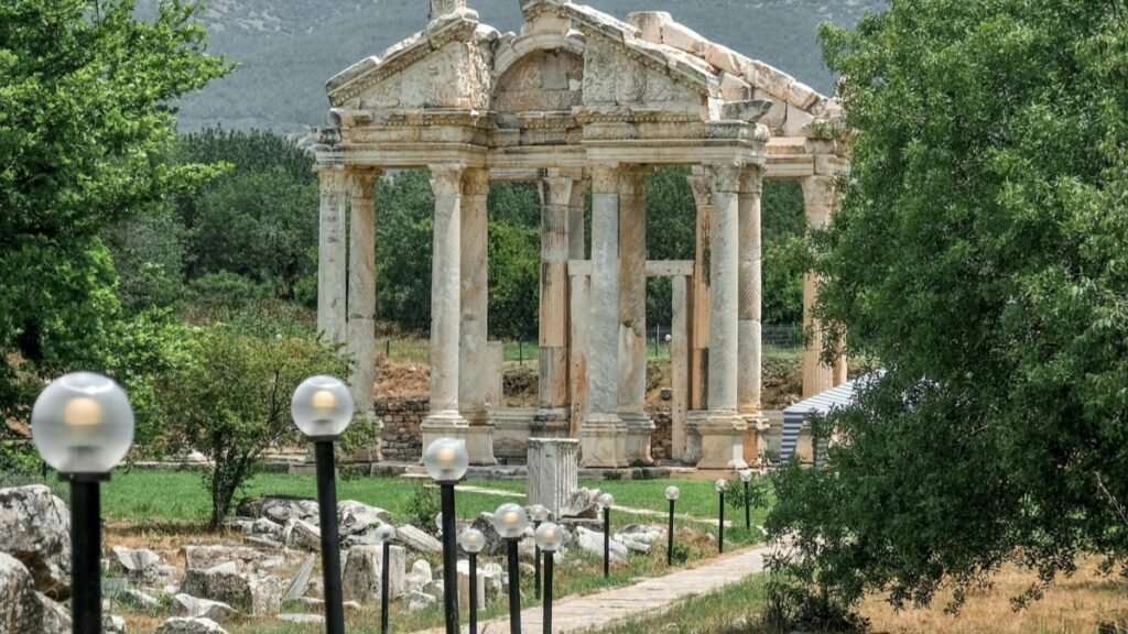 How Turkmenistan Telegram bloggers can collaborate with Turkey advertisers in 2025