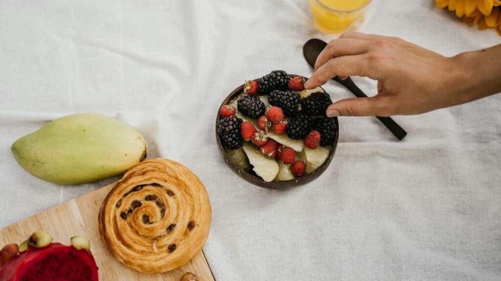 2025 Spain LinkedIn AllCategory Advertising Rate Card Turkmenistan üçin