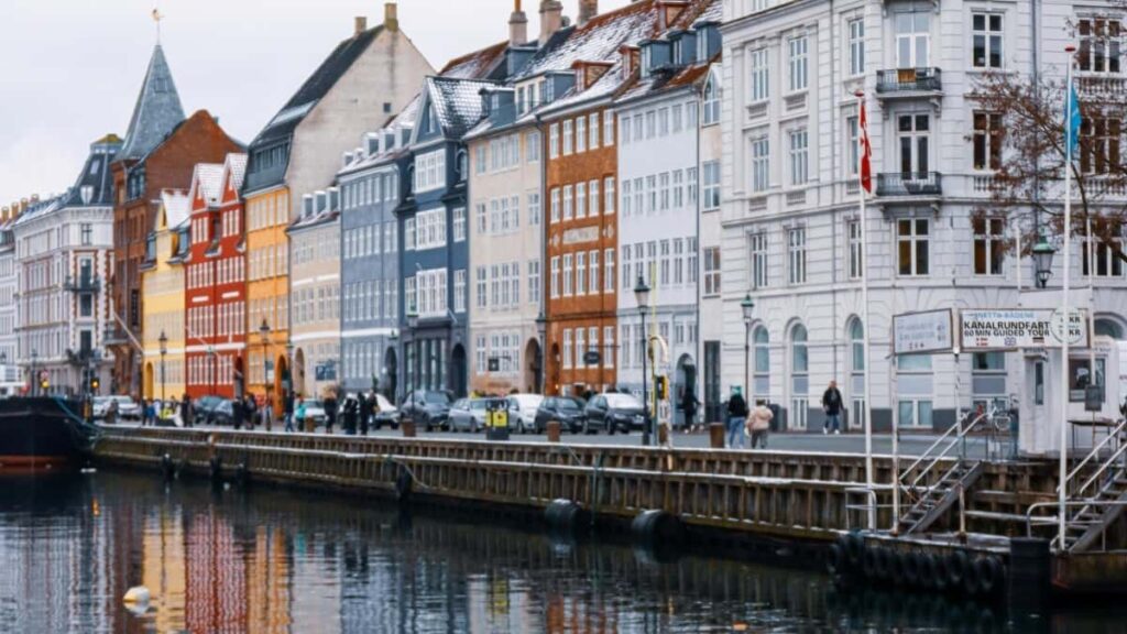 2025 Spain Snapchat Iňlis görnüşinde reklama nyrhlary we Turkmenistanda ulanylyşy