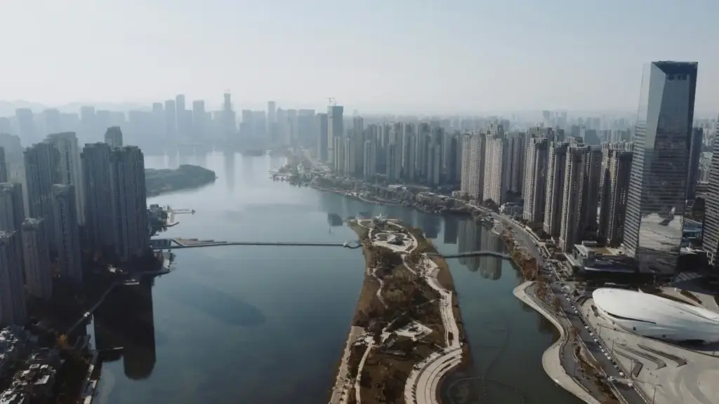 Kenýa Etsy döredijileri üçin tölegli teswir soramagyň peýdalary we usullary barada oňat maslahatlar.