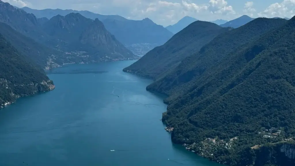 "Bangladesh Josh döredijilerini tapmak we makiyaj tutoriallaryny başlatmak üçin praktiк ädimler, ýerli trendler we işiňiz üçin iň oňaýly platforma saýlawy."
