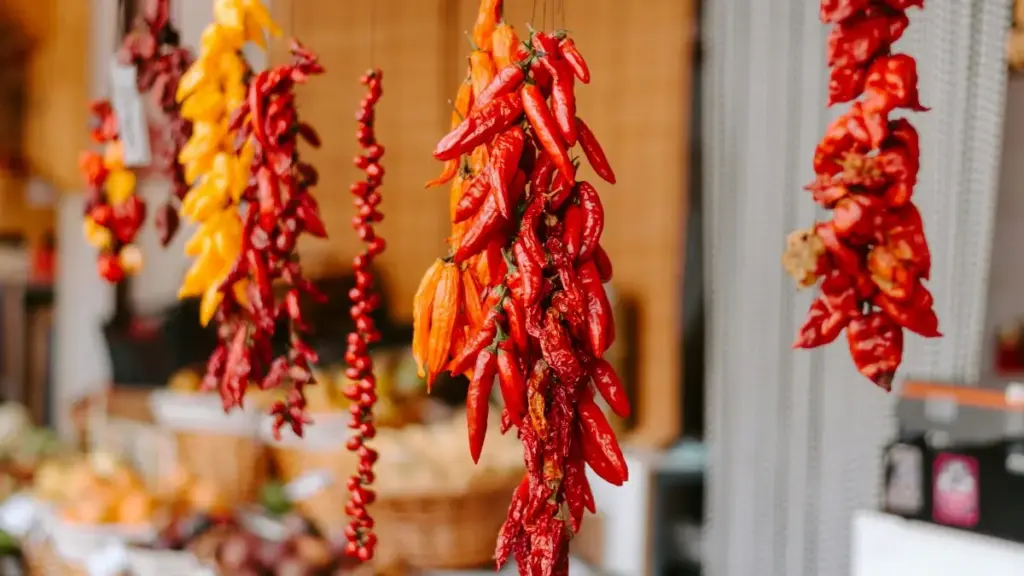 WeChat arkaly Indoneziýa brendleri bilen işleşmegiň praktiki ýolbaşysy — lokalizasiýa strategiýalary, kampaniýa nusgalary we howpsuz türkmençe maslahatlar.