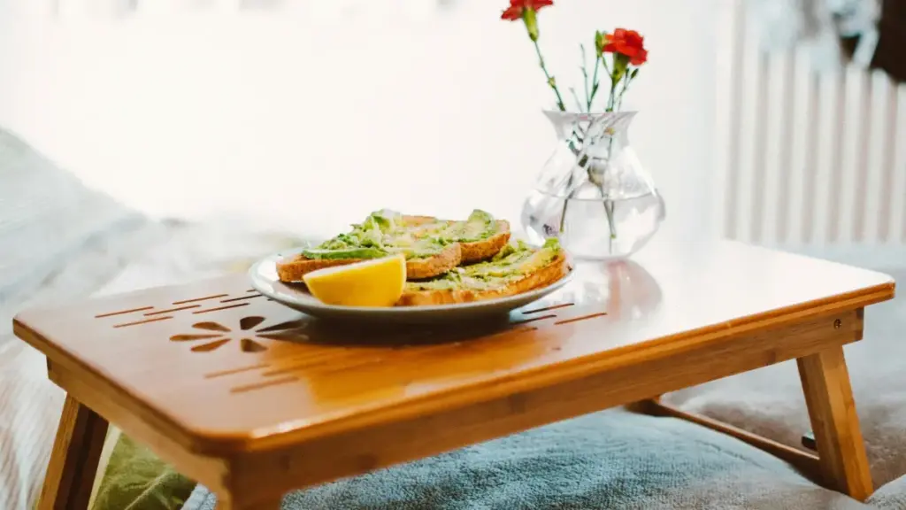 Turkmen içerik döredijilere QQ arkaly Demirgazyk Makedoniýanyň markalary bilen aýratyn önümler döretmegiň ýollary.