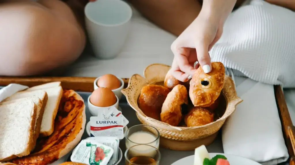 Romaniýa markalary bilen Apple Music-de aragatnaşyk gurup, okuw platformalaryny seljermek üçin praktik gollanma — ýerli taktika, outreach şablonlary we ygtybar barlagy.