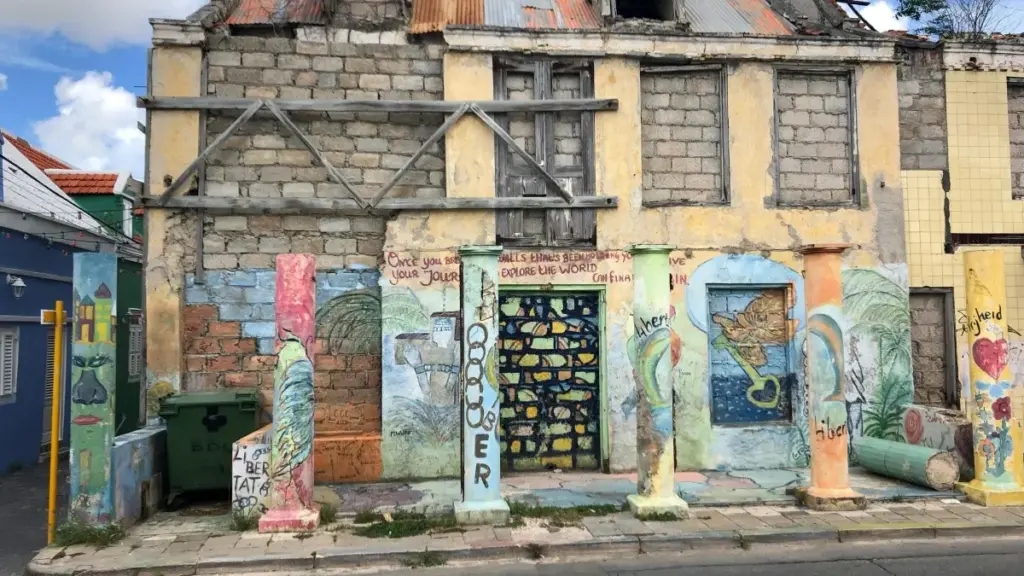 "Takatak-de Venezuela brendleri bilen ilteşigi nähili gurmaly? Bu makalada marketing strategiyalary, real mysallar we praktiki ädimler — Türkmen döredijilerine niýetlenen düşnükli ýol görkezme bar."