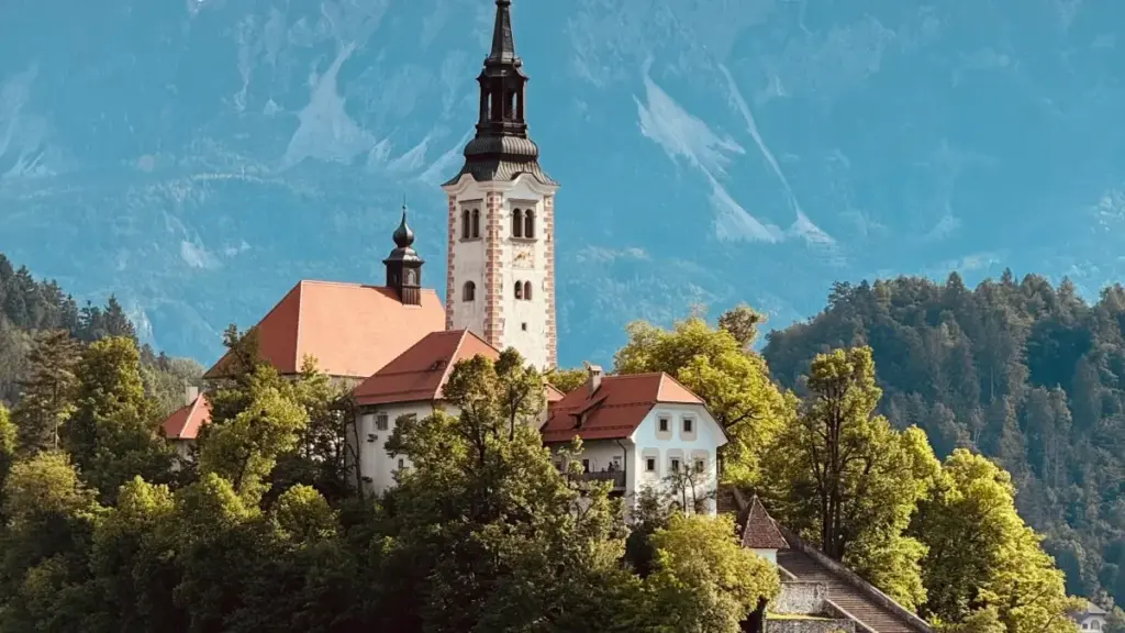 Alžirli SoundCloud döredijilerini tapyp, global bazarda brend tanalmagyny nädip çalt artdyrmaly — praktik strategiýalar we lokal insight.