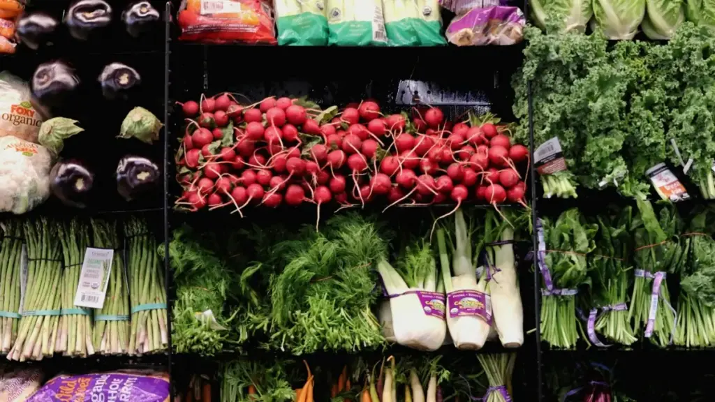 Islandiýaly Spotify döredijilerini tapyp, täsirli we jemgyýetçilik jogapkärli kampaniýalary başlatmak üçin praktiki, lokalizlenen gollanma — saýlama strategiýa, platform syny we hyzmatdaşlygyň ýol kartasy.