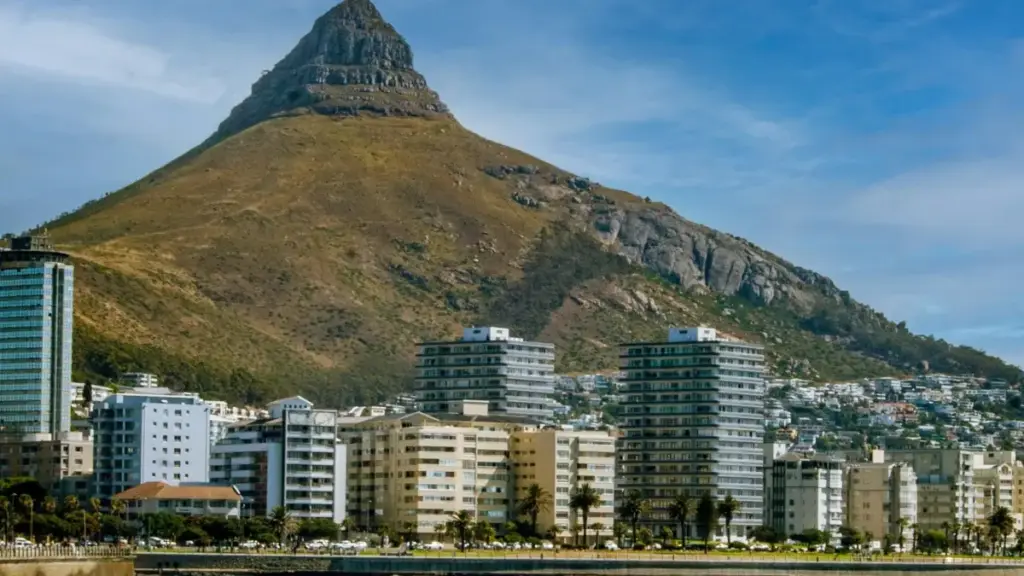 Katar bazarynda brend jobalaryny Snapchat arkaly tapmak, jaň etmek we canlı demo ýüzlenmelerini gurmak üçin praktiki, ädimi-ädimi ýol görkezmesi.