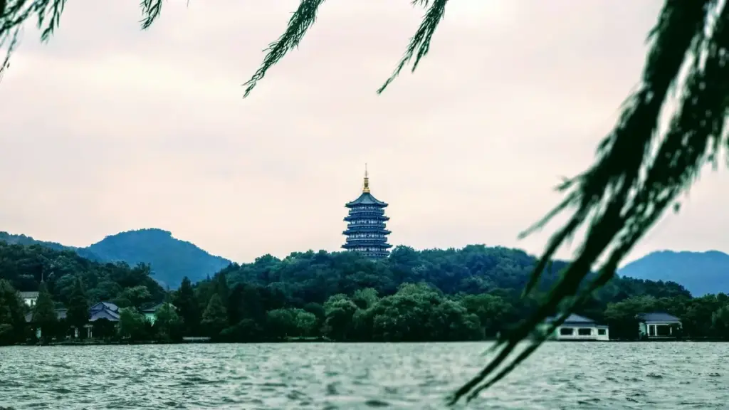 Turkmen döredijileri üçin ädüpler: VKontakte-de Braziliýa markalary bilen habarlaşmak, hyzmatdaşlyk teklipleri taýýarlamak we syýahat gollanma taslamalary döretmek.