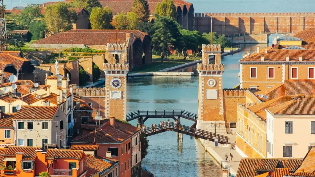 Turkmenistan üçin praktik gollanma: Daniýaly Disney Plus içerik döredijilerini tapmak, Meta API mümkinçilikleri we jemgyýetçilik strategiýasy bilen jemgyýetçilik täsirini nähili ýokarlandyrmak.