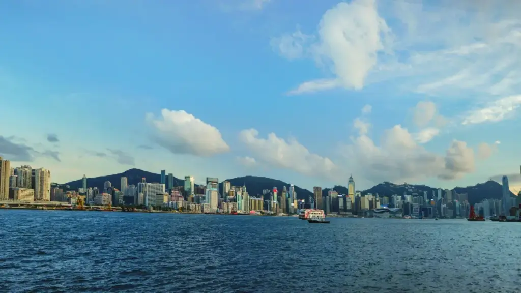 Turkmen döredijileri üçin praktiki ýol-hyzmat: Spotify arkaly Birleşen Arab Emirlikleri brendleri bilen GRWM hyzmatdaşlygyny nähili başlatmaly we özüni görkezmeli.