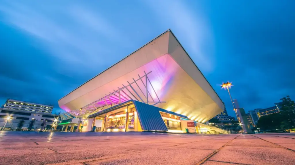 Twitch-de Özbek brendleri bilen hyzmatdaşlyk etmek isleýän kreatorlara ýörite gollanma — strategiýa, aragatnaşyk šablonlary, ýerli tech-landşaft we amaly ädimler.