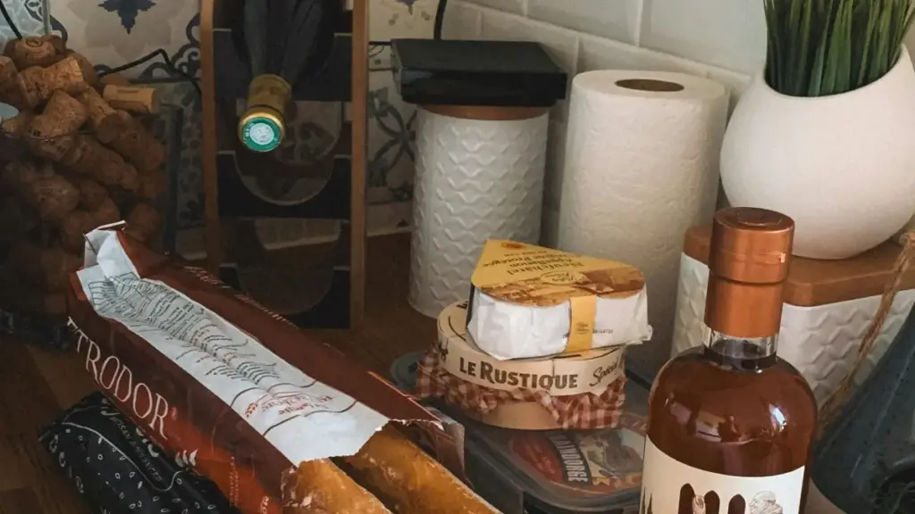 WeChat-de Ýaponiýaly kreatorlary tapyp, turistik ýerleriňizi Hytaý bazarynda nähili tanatmaly — strategiyalar, kanallar we lokal taktikalary bilen gysga ýol kartasy.