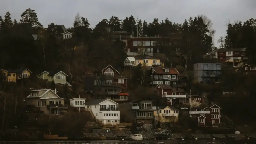 Algiriýa Line (Line) döredijilerini welseňlik rutinlerini ildeşlerine ýetirmek üçin nädip tapmaly we hyzmatdaşlyk etmeli — strategiýalar, howpsuzlyk pikirleri we lokal bazar maslahatlary.
