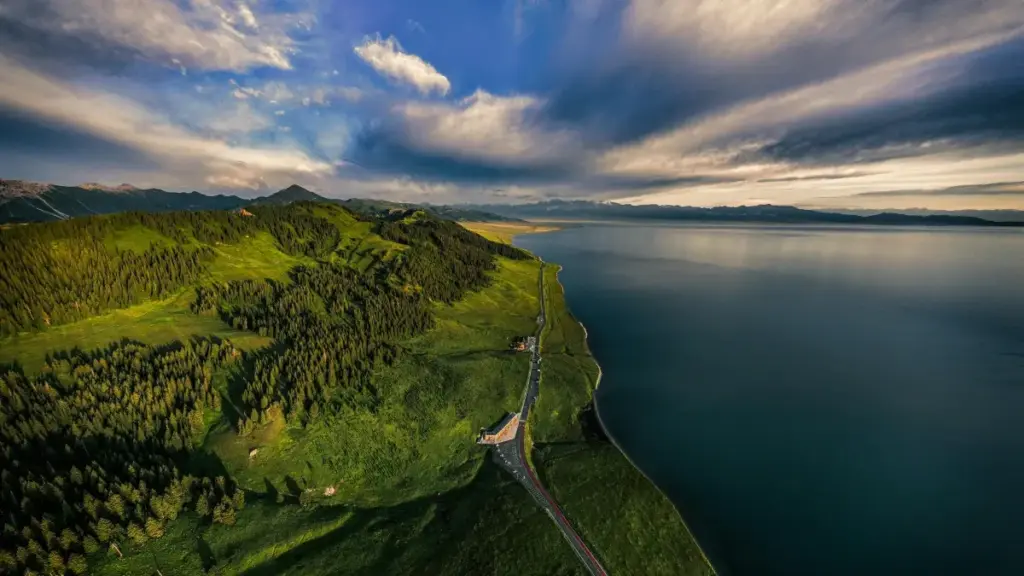 Iýordanly Telegram döredijilerini tapmak we olary müşderilere öwürmek üçin praktik strategiyalar, lokal trendler we howpsuzlyk maslahatlary. 2026 maglumatlaryna laýyk.