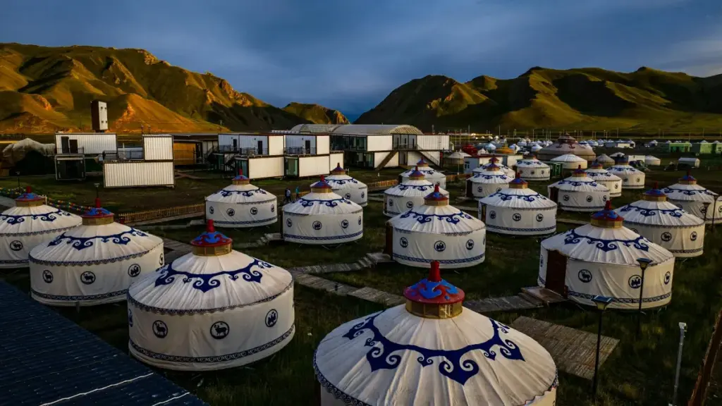 Xiaohongshu-de (RED) Fransuz marka menecmenti bilen işleşip, GRWM wideolary döretmegiň pragmatiki ädimleri, habarlaşma şablonlary we Mahsulatyň lokalizasiýasy barada feed-backed maslahatlar.